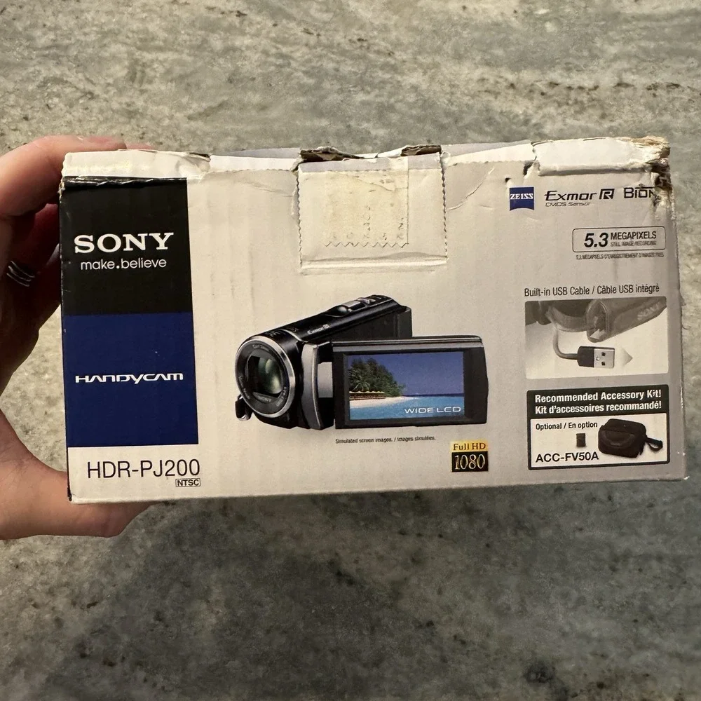 Sony Handycam HDR-PJ200 Full HD Camcorder w/Built-In Projector 30x Zoom